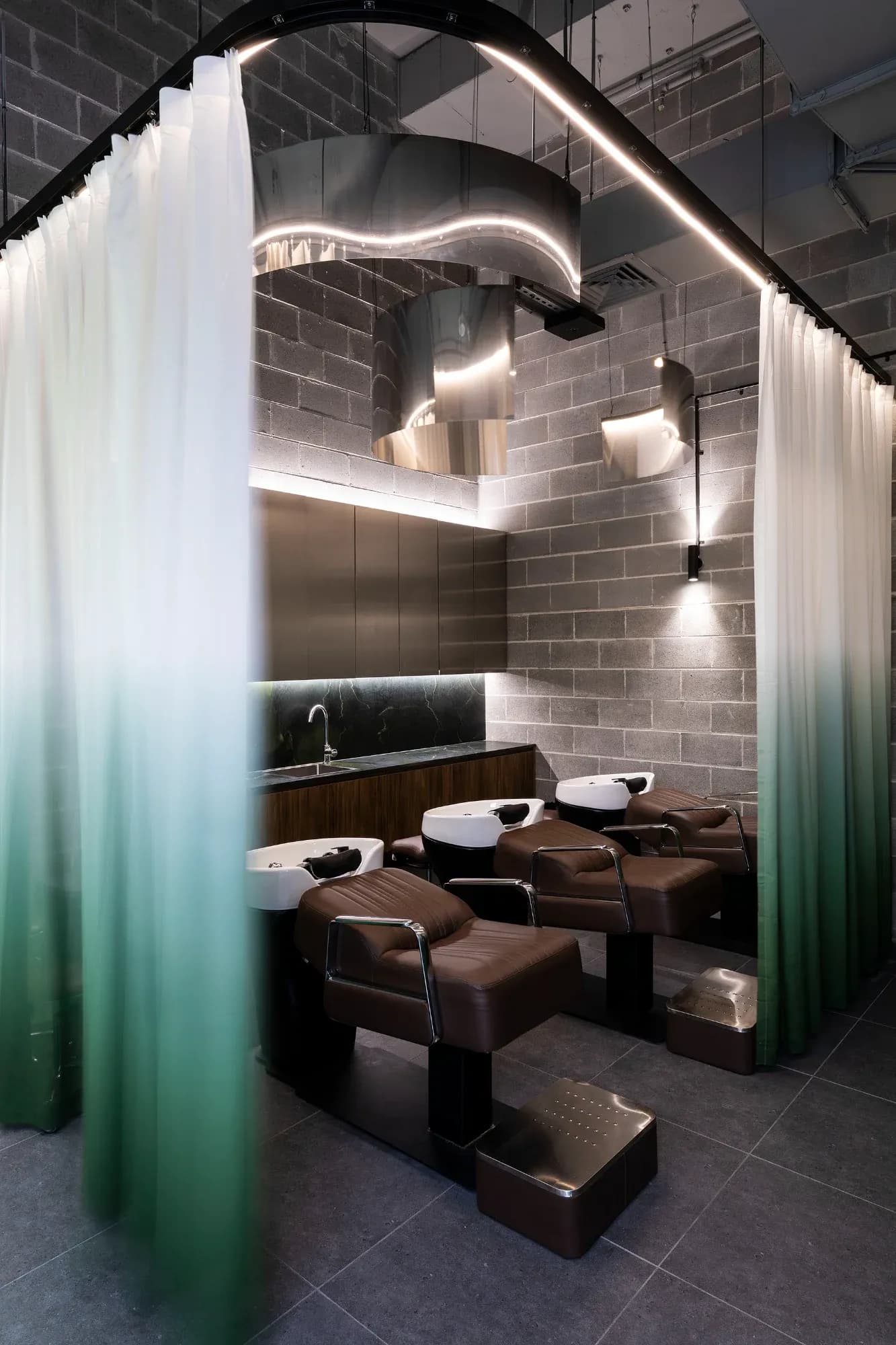 ÉCLAT head spa and washing stations